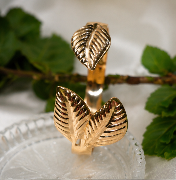 Sunehri Bel Hand Cuff