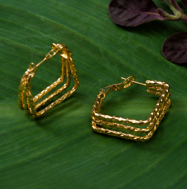 Sunehri Link Hoops